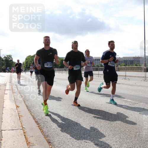 29.06.2025 - hella hamburg halbmarathon Lena Gebhardt http://msf.ph/oto/8315896 29.06.2025 09:47:31 Lombardsbrücke 16123, 18517, 1275, 13, 2404, 1002, 1217, 1396, 1407, 1910, 1959, 2121, 2196, 2228, 2296, 2404, 2563, 2774, 2836, 2851, 3005, 3783, 3790, 3935, 4246, 4740, 5923, 5961, 6032, 6305, 6473, 6915, 7831, 7972, 8084, 8366, 8395, 8901, 9171, 9376, 9508, 9519, 10771, 10968, 11019, 11055, 11370, 11559, 11806, 12137, 12204, 12704, 12751, 13029, 13148, 13419, 13514, 13771, 13972, 13991, 14459, 14601, 16123, 17154, 18419 meine-sportfotos.de