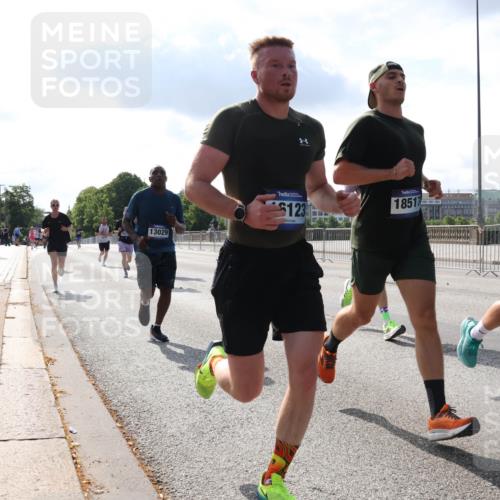 29.06.2025 - hella hamburg halbmarathon Lena Gebhardt http://msf.ph/oto/8315981 29.06.2025 09:47:32 Lombardsbrücke 13029, 123, 18517, 13, 2404, 1002, 1217, 1407, 1910, 1959, 2121, 2196, 2228, 2296, 2404, 2563, 2774, 2836, 2851, 3783, 3790, 3935, 4246, 4740, 5923, 5961, 6032, 6305, 6473, 6915, 7831, 7972, 8084, 8366, 8395, 8901, 9171, 9376, 9508, 9519, 10771, 10968, 11019, 11055, 11370, 11559, 11806, 12137, 12204, 12462, 12704, 12751, 13029, 13148, 13419, 13514, 13771, 13972, 13991, 14459, 14601, 16123, 16964, 17154, 18419 meine-sportfotos.de