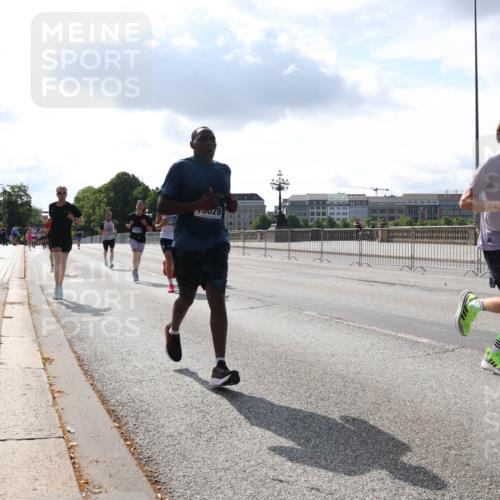 29.06.2025 - hella hamburg halbmarathon Lena Gebhardt http://msf.ph/oto/8316047 29.06.2025 09:47:32 Lombardsbrücke 80291, 2751, 1002, 1217, 1407, 1910, 1959, 2121, 2196, 2228, 2296, 2404, 2563, 2774, 2836, 2851, 3783, 3790, 3935, 4246, 4740, 5923, 5961, 6032, 6305, 6473, 6915, 7831, 7972, 8084, 8366, 8395, 8901, 9171, 9376, 9508, 9519, 10771, 10968, 11019, 11055, 11370, 11559, 11806, 12137, 12204, 12462, 12704, 12751, 13029, 13148, 13419, 13514, 13771, 13972, 13991, 14459, 14601, 16123, 16964, 17154, 18419 meine-sportfotos.de