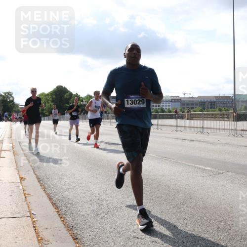 29.06.2025 - hella hamburg halbmarathon Lena Gebhardt http://msf.ph/oto/8316087 29.06.2025 09:47:33 Lombardsbrücke 13029, 1002, 1217, 1407, 1910, 1959, 2121, 2196, 2228, 2296, 2404, 2563, 2774, 2836, 2851, 3783, 3790, 3935, 4246, 4740, 5923, 5961, 6032, 6305, 6473, 6915, 7831, 7972, 8084, 8366, 8395, 8901, 9171, 9376, 9508, 9519, 10771, 10968, 11019, 11055, 11370, 11559, 11806, 12137, 12204, 12462, 12704, 12751, 13029, 13148, 13419, 13514, 13771, 13972, 13991, 14459, 14601, 16123, 16964, 17154, 18419 meine-sportfotos.de