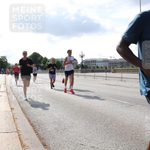 29.06.2025 - hella hamburg halbmarathon Lena Gebhardt http://msf.ph/oto/8316174 29.06.2025 09:47:33 Lombardsbrücke 2084, 11019, 13029, 1002, 1217, 1407, 1910, 1959, 2121, 2196, 2228, 2296, 2404, 2563, 2774, 2836, 2851, 3783, 3790, 3935, 4246, 4740, 5923, 5961, 6032, 6305, 6473, 6915, 7831, 7972, 8084, 8366, 8395, 8901, 9171, 9376, 9508, 9519, 10771, 10968, 11019, 11055, 11370, 11559, 11806, 12137, 12204, 12462, 12704, 12751, 13029, 13148, 13419, 13514, 13771, 13972, 13991, 14459, 14601, 16123, 16964, 17154, 18419 meine-sportfotos.de