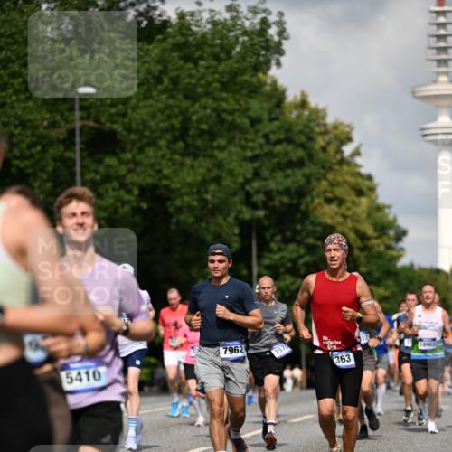 29.06.2025 - hella hamburg halbmarathon Dr. Thomas Lammeyer http://msf.ph/oto/8316176 29.06.2025 09:55:10 Kennedybrücke 1136, 1570, 1903, 1920, 1941, 2653, 2972, 3523, 3700, 4297, 4759, 4843, 4991, 4999, 5375, 5410, 6490, 7092, 7105, 7363, 7962, 8346, 8871, 9114, 9364, 9380, 10319, 10375, 10480, 10669, 11417 meine-sportfotos.de