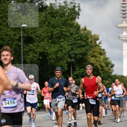 29.06.2025 - hella hamburg halbmarathon Dr. Thomas Lammeyer http://msf.ph/oto/8316209 29.06.2025 09:55:10 Kennedybrücke 1136, 1570, 1903, 1920, 1941, 2653, 2972, 3523, 3700, 4297, 4759, 4843, 4991, 4999, 5375, 5410, 6490, 7092, 7105, 7363, 7962, 8346, 8871, 9114, 9364, 9380, 10319, 10375, 10480, 10669, 11417 meine-sportfotos.de