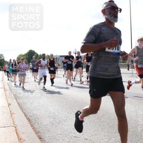 29.06.2025 - hella hamburg halbmarathon Lena Gebhardt http://msf.ph/oto/8316219 29.06.2025 09:59:59 Lombardsbrücke 7784, 1573, 17160, 6174, 6602, 1006, 1125, 1239, 1264, 1334, 1834, 1914, 1955, 2099, 2159, 2348, 2364, 2391, 2432, 2447, 2582, 2584, 2676, 2677, 2910, 3181, 3279, 3668, 3836, 3898, 4013, 4231, 4426, 4632, 4772, 4796, 4837, 5015, 5134, 5272, 5277, 5341, 6104, 6174, 6201, 6202, 6462, 6581, 6587, 8330, 8520, 8846, 9142, 9488, 9907, 9984, 10031, 11039, 11568, 11844 meine-sportfotos.de