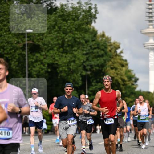 29.06.2025 - hella hamburg halbmarathon Dr. Thomas Lammeyer http://msf.ph/oto/8316239 29.06.2025 09:55:11 Kennedybrücke 1570, 1903, 1920, 1941, 2653, 2972, 3523, 4297, 4759, 4843, 4991, 4999, 5375, 5410, 6490, 7092, 7105, 7363, 7962, 8346, 8359, 8871, 9114, 9364, 9380, 10319, 10375, 10480, 10669, 11417 meine-sportfotos.de