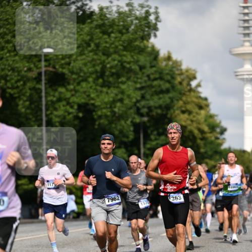 29.06.2025 - hella hamburg halbmarathon Dr. Thomas Lammeyer http://msf.ph/oto/8316251 29.06.2025 09:55:11 Kennedybrücke 1570, 1903, 1920, 1941, 2653, 2972, 3523, 4297, 4759, 4843, 4991, 4999, 5375, 5410, 6490, 7092, 7105, 7363, 7962, 8346, 8359, 8871, 9114, 9364, 9380, 10319, 10375, 10480, 10669, 11417 meine-sportfotos.de