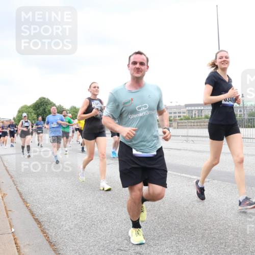 29.06.2025 - hella hamburg halbmarathon Lena Gebhardt http://msf.ph/oto/8316255 29.06.2025 10:56:54 Lombardsbrücke 14117, 138, 0349, 1047, 1207, 2143, 2307, 2871, 2887, 2932, 2991, 3348, 3387, 3418, 3438, 3470, 3485, 3516, 3517, 3520, 3614, 3675, 3676, 3953, 3987, 4094, 4118, 4241, 4485, 4568, 4569, 4611, 4773, 4998, 5057, 5237, 5438, 5589, 5639, 5911, 5944, 6053, 6284, 6348, 6349, 6832, 6981, 7307, 7381, 7416, 7417, 7592, 7711, 7964, 8039, 8108, 8150, 8197, 8224, 8546, 8606, 8679, 8939, 8943, 9172, 9210, 9298, 9299, 9910, 10555, 10569, 10571 meine-sportfotos.de