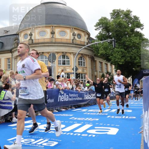 29.06.2025 - hella hamburg halbmarathon Strokosch-Dieckow http://msf.ph/oto/8316261 29.06.2025 10:57:55 Ziel 1200, 2025, 2806, 2883, 3093, 3141, 3575, 4579, 6531, 7138, 7159, 7189, 7269, 8089, 9820, 10036, 10703, 11394, 11832, 12378, 12523, 12773, 13376, 13465, 14881, 15090, 15349, 15527, 16517, 17543, 18492, 18762 meine-sportfotos.de