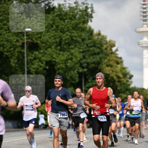 29.06.2025 - hella hamburg halbmarathon Dr. Thomas Lammeyer http://msf.ph/oto/8316267 29.06.2025 09:55:11 Kennedybrücke 1570, 1903, 1920, 1941, 2653, 2972, 3523, 4297, 4759, 4843, 4991, 4999, 5375, 5410, 6490, 7092, 7105, 7363, 7962, 8346, 8359, 8871, 9114, 9364, 9380, 10319, 10375, 10480, 10669, 11417 meine-sportfotos.de