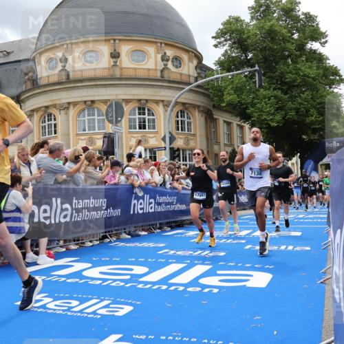 29.06.2025 - hella hamburg halbmarathon Strokosch-Dieckow http://msf.ph/oto/8316299 29.06.2025 10:57:55 Ziel 1200, 2025, 2806, 2883, 3093, 3141, 3575, 4579, 6531, 7138, 7159, 7189, 7269, 8089, 9820, 10036, 10703, 11394, 11832, 12378, 12523, 12773, 13376, 13465, 14881, 15090, 15349, 15527, 16517, 17543, 18492, 18762 meine-sportfotos.de