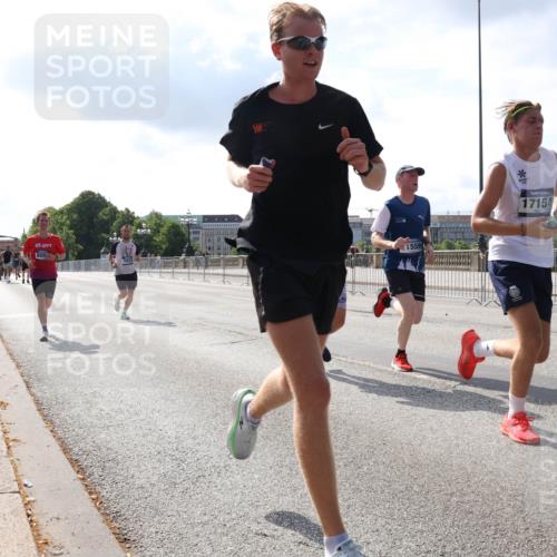29.06.2025 - hella hamburg halbmarathon Lena Gebhardt http://msf.ph/oto/8316324 29.06.2025 09:47:34 Lombardsbrücke 559, 17154, 15888, 1002, 1217, 1407, 1910, 1959, 2121, 2196, 2228, 2296, 2404, 2563, 2774, 2836, 2851, 3783, 3790, 3935, 4246, 4740, 5092, 5923, 5961, 6032, 6305, 6473, 6915, 7831, 7972, 8084, 8366, 8395, 8901, 9171, 9376, 9508, 9519, 10771, 10968, 11019, 11055, 11370, 11559, 11806, 12137, 12204, 12462, 12704, 12751, 13029, 13148, 13419, 13514, 13972, 13991, 14459, 14601, 16123, 16964, 17154, 18419 meine-sportfotos.de