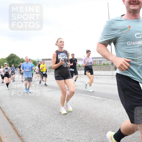 29.06.2025 - hella hamburg halbmarathon Lena Gebhardt http://msf.ph/oto/8316335 29.06.2025 10:56:54 Lombardsbrücke 14117, 13834, 7381, 8150, 0070, 1047, 1207, 2143, 2307, 2871, 2887, 2932, 2991, 3348, 3387, 3418, 3438, 3470, 3485, 3516, 3517, 3520, 3614, 3675, 3676, 3953, 3987, 4094, 4118, 4241, 4485, 4568, 4569, 4611, 4773, 4998, 5057, 5237, 5438, 5589, 5639, 5911, 5944, 6053, 6284, 6348, 6349, 6832, 6981, 7307, 7381, 7416, 7417, 7592, 7711, 7964, 8039, 8108, 8150, 8197, 8224, 8546, 8606, 8679, 8939, 8943, 9172, 9210, 9298, 9299, 9910, 10555, 10569, 10571 meine-sportfotos.de