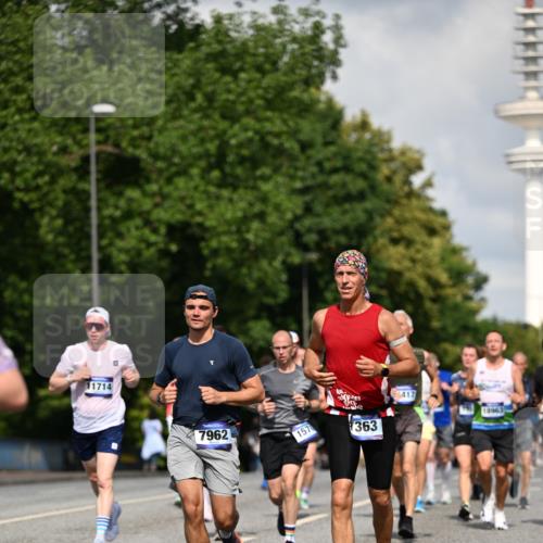 29.06.2025 - hella hamburg halbmarathon Dr. Thomas Lammeyer http://msf.ph/oto/8316336 29.06.2025 09:55:11 Kennedybrücke 1570, 1903, 1920, 1941, 2653, 2972, 3523, 4297, 4759, 4843, 4991, 4999, 5375, 5410, 6490, 7092, 7105, 7363, 7962, 8346, 8359, 8871, 9114, 9364, 9380, 10319, 10375, 10480, 10669, 11417 meine-sportfotos.de