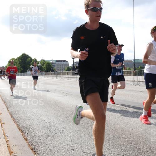 29.06.2025 - hella hamburg halbmarathon Lena Gebhardt http://msf.ph/oto/8316338 29.06.2025 09:47:34 Lombardsbrücke 8084, 1559, 17154, 1002, 1217, 1407, 1910, 1959, 2121, 2196, 2228, 2296, 2404, 2563, 2774, 2836, 2851, 3783, 3790, 3935, 4246, 4740, 5092, 5923, 5961, 6032, 6305, 6473, 6915, 7831, 7972, 8084, 8366, 8395, 8901, 9171, 9376, 9508, 9519, 10771, 10968, 11019, 11055, 11370, 11559, 11806, 12137, 12204, 12462, 12704, 12751, 13029, 13148, 13419, 13514, 13972, 13991, 14459, 14601, 16123, 16964, 17154, 18419 meine-sportfotos.de