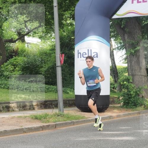 29.06.2025 - hella hamburg halbmarathon KatJ http://msf.ph/oto/8316352 29.06.2025 10:15:49 Zwischen KM18-KM19 2483, 4338, 8376 meine-sportfotos.de