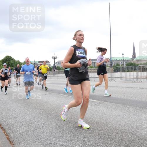 29.06.2025 - hella hamburg halbmarathon Lena Gebhardt http://msf.ph/oto/8316361 29.06.2025 10:56:54 Lombardsbrücke 12993, 14117, 13834, 1047, 1207, 2143, 2307, 2871, 2887, 2932, 2991, 3348, 3387, 3418, 3438, 3470, 3485, 3516, 3517, 3520, 3614, 3675, 3676, 3953, 3987, 4094, 4118, 4241, 4485, 4568, 4569, 4611, 4773, 4998, 5057, 5237, 5438, 5589, 5639, 5911, 5944, 6053, 6284, 6348, 6349, 6832, 6981, 7307, 7381, 7416, 7417, 7592, 7711, 7964, 8039, 8108, 8150, 8197, 8224, 8546, 8606, 8679, 8939, 8943, 9172, 9210, 9298, 9299, 9910, 10555, 10569, 10571 meine-sportfotos.de