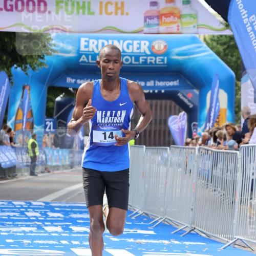 29.06.2025 - hella hamburg halbmarathon Strokosch-Dieckow http://msf.ph/oto/8316366 29.06.2025 10:06:28 Ziel 14 meine-sportfotos.de