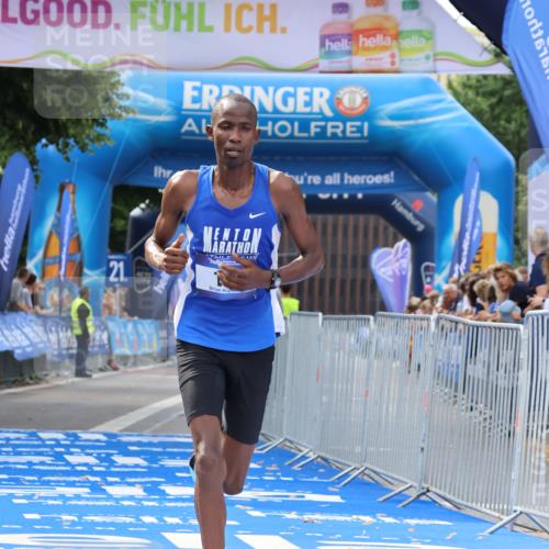 29.06.2025 - hella hamburg halbmarathon Strokosch-Dieckow http://msf.ph/oto/8316401 29.06.2025 10:06:28 Ziel 14 meine-sportfotos.de