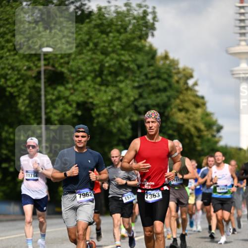 29.06.2025 - hella hamburg halbmarathon Dr. Thomas Lammeyer http://msf.ph/oto/8316426 29.06.2025 09:55:11 Kennedybrücke 1570, 1903, 1920, 1941, 2653, 2972, 3523, 4297, 4759, 4843, 4991, 4999, 5375, 5410, 6490, 7092, 7105, 7363, 7962, 8346, 8359, 8871, 9114, 9364, 9380, 10319, 10375, 10480, 10669, 11417 meine-sportfotos.de