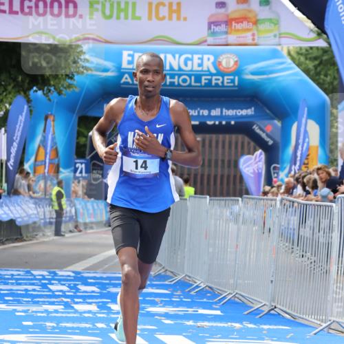 29.06.2025 - hella hamburg halbmarathon Strokosch-Dieckow http://msf.ph/oto/8316448 29.06.2025 10:06:28 Ziel 14 meine-sportfotos.de