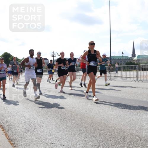 29.06.2025 - hella hamburg halbmarathon Lena Gebhardt http://msf.ph/oto/8316456 29.06.2025 09:59:59 Lombardsbrücke 6174, 11366, 7784, 6602, 17160, 2348, 11753, 18590, 1006, 1125, 1239, 1264, 1334, 1834, 1914, 1955, 2099, 2159, 2348, 2364, 2391, 2432, 2447, 2582, 2584, 2676, 2677, 2910, 3181, 3279, 3668, 3836, 3898, 4013, 4231, 4426, 4632, 4772, 4796, 4837, 5015, 5134, 5272, 5277, 5341, 6104, 6174, 6201, 6202, 6462, 6581, 6587, 8330, 8520, 8846, 9142, 9488, 9907, 9984, 10031, 11039, 11568, 11844 meine-sportfotos.de