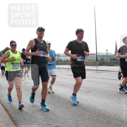 29.06.2025 - hella hamburg halbmarathon Lena Gebhardt http://msf.ph/oto/8316496 29.06.2025 10:37:27 Lombardsbrücke 2016, 8811, 10795, 1428, 794, 4097, 11980, 1819, 14915, 1022, 1276, 1337, 1339, 1475, 1488, 1490, 1597, 1819, 2016, 2031, 2072, 2104, 2199, 2272, 2480, 2486, 2640, 2853, 3127, 3230, 3633, 3714, 4097, 4347, 4733, 5146, 5171, 5186, 5224, 5538, 5560, 5640, 5786, 5790, 5875, 5940, 6172, 6243, 6584, 6804, 6821, 6955, 7085, 7124, 7202, 7235, 7350, 7544, 7707, 7777, 7823, 8007, 8257, 8258, 8315, 8758, 8811, 8843, 9054, 9055, 9524, 10506, 12123, 12254, 12472, 12824, 16680, 17798 meine-sportfotos.de