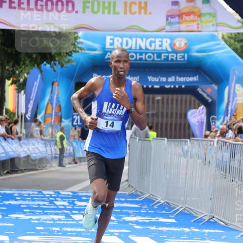 29.06.2025 - hella hamburg halbmarathon Strokosch-Dieckow http://msf.ph/oto/8316523 29.06.2025 10:06:27 Ziel 14 meine-sportfotos.de