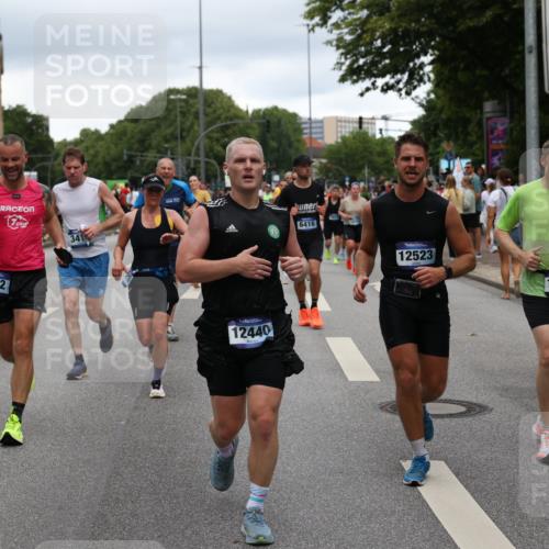 29.06.2025 - hella hamburg halbmarathon Yannick Fuchs http://msf.ph/oto/8316545 29.06.2025 10:50:47 20KM 1485, 1583, 1955, 2034, 2676, 3413, 3435, 3836, 4167, 4940, 5033, 5418, 5492, 6272, 6399, 6416, 6835, 7716, 8393, 8542, 8652, 8669, 8825, 9488, 9727, 9820, 9907, 9934, 10133, 10212, 11043, 11083, 11212, 11590, 11612, 12014, 12348, 12440, 12523, 12712, 13394, 13666, 13750, 13863, 14139, 14369, 14408, 14678, 15097, 15145, 15431, 15695, 15712, 15726, 16113, 16257, 16261, 16470, 16634, 17160, 17617, 17779, 17828, 18208, 18652, 18719, 18899, 19091, 19184 meine-sportfotos.de