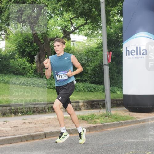 29.06.2025 - hella hamburg halbmarathon KatJ http://msf.ph/oto/8316570 29.06.2025 10:15:49 Zwischen KM18-KM19 2483, 4338, 8376 meine-sportfotos.de