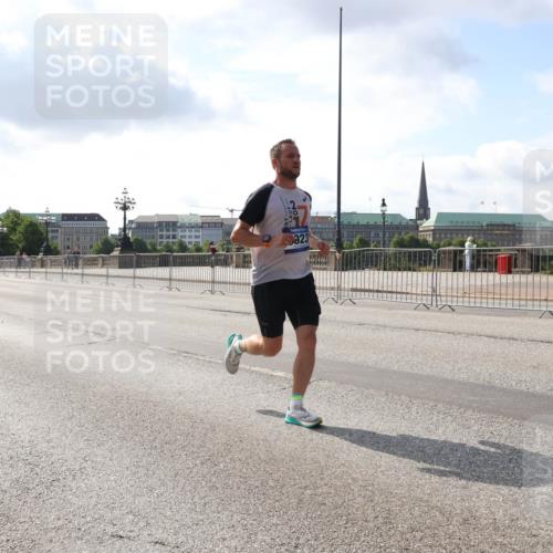 29.06.2025 - hella hamburg halbmarathon Lena Gebhardt http://msf.ph/oto/8316587 29.06.2025 09:47:37 Lombardsbrücke 323, 1002, 1164, 1217, 1407, 1910, 1959, 2121, 2196, 2228, 2296, 2404, 2563, 2774, 2836, 2851, 3783, 3790, 3935, 4246, 4740, 5092, 5923, 5961, 6032, 6305, 6473, 6915, 7831, 7972, 8084, 8366, 8395, 8901, 9171, 9376, 9508, 10771, 10968, 11019, 11370, 11559, 11806, 12137, 12462, 12704, 12751, 13029, 13419, 13514, 13798, 13972, 14459, 14601, 14952, 15965, 16123, 16964, 17154, 18419 meine-sportfotos.de