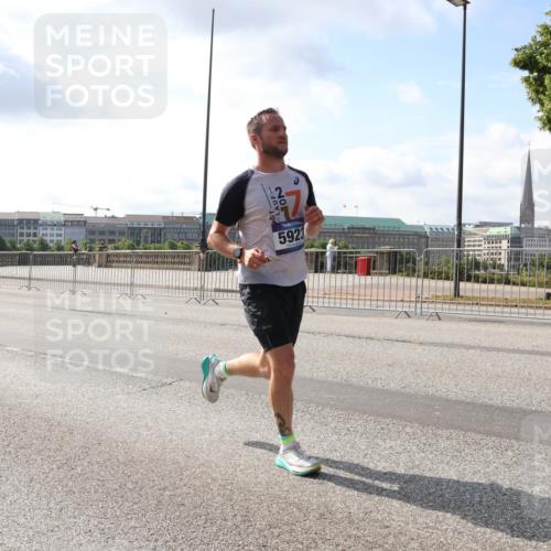 29.06.2025 - hella hamburg halbmarathon Lena Gebhardt http://msf.ph/oto/8316628 29.06.2025 09:47:37 Lombardsbrücke 7, 5923, 1002, 1164, 1217, 1407, 1910, 1959, 2121, 2196, 2228, 2296, 2404, 2563, 2774, 2836, 2851, 3783, 3790, 3935, 4246, 4740, 5092, 5923, 5961, 6032, 6305, 6473, 6915, 7831, 7972, 8084, 8366, 8395, 8901, 9171, 9376, 9508, 10771, 10968, 11019, 11370, 11559, 11806, 12137, 12462, 12704, 12751, 13029, 13419, 13514, 13798, 13972, 14459, 14601, 14952, 15965, 16123, 16964, 17154, 18419 meine-sportfotos.de