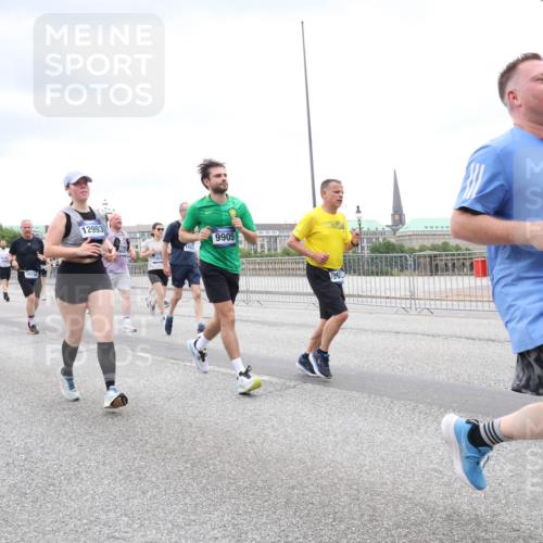 29.06.2025 - hella hamburg halbmarathon Lena Gebhardt http://msf.ph/oto/8316647 29.06.2025 10:56:56 Lombardsbrücke 3418447, 10133, 12993, 9905, 411, 152, 1047, 1207, 2143, 2307, 2370, 2871, 2887, 2932, 2991, 3348, 3387, 3418, 3438, 3470, 3485, 3516, 3517, 3520, 3614, 3675, 3676, 3851, 3953, 4094, 4118, 4241, 4485, 4568, 4569, 4611, 4773, 4998, 5057, 5237, 5438, 5589, 5639, 5911, 5944, 6053, 6284, 6348, 6349, 6832, 6981, 7307, 7381, 7416, 7417, 7592, 7964, 8039, 8108, 8150, 8197, 8224, 8546, 8606, 8679, 8939, 8943, 9172, 9210, 9298, 9299, 9910, 10555, 10569, 10571 meine-sportfotos.de