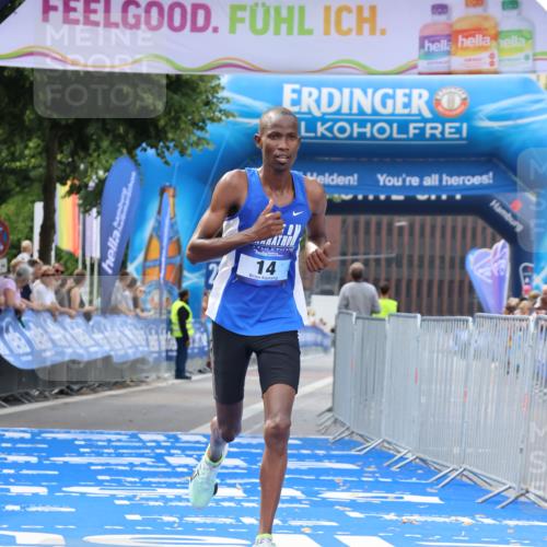 29.06.2025 - hella hamburg halbmarathon Strokosch-Dieckow http://msf.ph/oto/8316662 29.06.2025 10:06:27 Ziel 14 meine-sportfotos.de