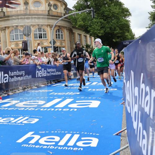 29.06.2025 - hella hamburg halbmarathon Strokosch-Dieckow http://msf.ph/oto/8316687 29.06.2025 10:57:59 Ziel 1200, 1611, 2025, 3093, 3141, 3575, 4319, 4579, 6531, 6892, 7138, 7159, 7189, 8089, 10036, 10408, 11394, 11832, 12378, 12773, 13376, 13465, 13666, 14881, 15090, 15189, 15349, 15527, 17543, 18762 meine-sportfotos.de