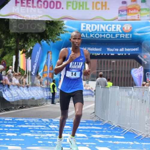 29.06.2025 - hella hamburg halbmarathon Strokosch-Dieckow http://msf.ph/oto/8316707 29.06.2025 10:06:27 Ziel 14 meine-sportfotos.de