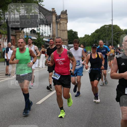 29.06.2025 - hella hamburg halbmarathon Yannick Fuchs http://msf.ph/oto/8316736 29.06.2025 10:50:48 20KM 1485, 1583, 1955, 2034, 2417, 2676, 3413, 3435, 3836, 4167, 4940, 5033, 5418, 5492, 6272, 6399, 6416, 6835, 7716, 8393, 8542, 8652, 8669, 8825, 9488, 9577, 9727, 9820, 9907, 9934, 10133, 10212, 11043, 11083, 11212, 11590, 11612, 12014, 12348, 12440, 12523, 12712, 13394, 13666, 13750, 13863, 14139, 14369, 14678, 15097, 15145, 15431, 15695, 15712, 15726, 16113, 16257, 16261, 16470, 16634, 17160, 17617, 17779, 17828, 18208, 18652, 18719, 19091, 19184 meine-sportfotos.de
