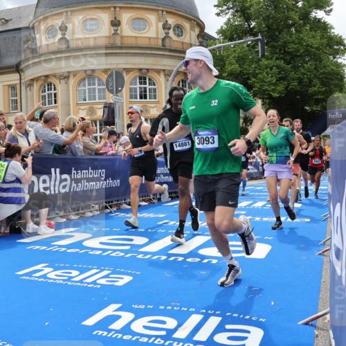 29.06.2025 - hella hamburg halbmarathon Strokosch-Dieckow http://msf.ph/oto/8316779 29.06.2025 10:57:59 Ziel 1200, 1611, 2025, 3093, 3141, 3575, 4319, 4579, 6531, 6892, 7138, 7159, 7189, 8089, 10036, 10408, 11394, 11832, 12378, 12773, 13376, 13465, 13666, 14881, 15090, 15189, 15349, 15527, 17543, 18762 meine-sportfotos.de