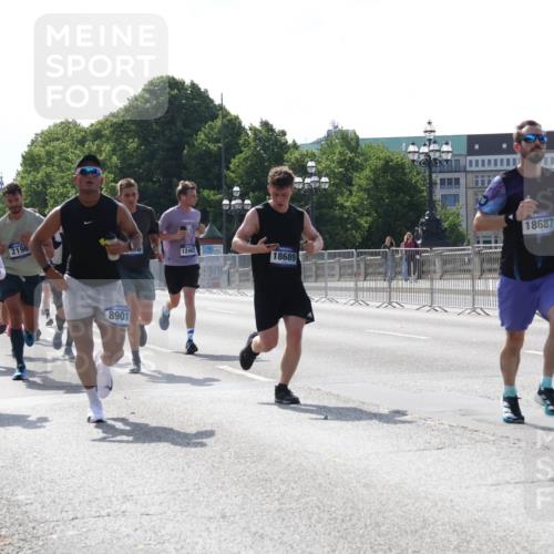 29.06.2025 - hella hamburg halbmarathon Lena Gebhardt http://msf.ph/oto/8316794 29.06.2025 09:47:41 Lombardsbrücke 18159, 10968, 2196, 8901, 18687, 12462, 18689, 1002, 1164, 1217, 1407, 1910, 1959, 2121, 2196, 2228, 2296, 2404, 2774, 2836, 2851, 3783, 4246, 4602, 4740, 5092, 5923, 5961, 6473, 6915, 7972, 8084, 8366, 8395, 8901, 9171, 9178, 9508, 9944, 10384, 10968, 11019, 11559, 11745, 11806, 12137, 12462, 12704, 12751, 12865, 13029, 13419, 13514, 13798, 13972, 14459, 14601, 14952, 15965, 16123, 16964, 17154, 18419 meine-sportfotos.de