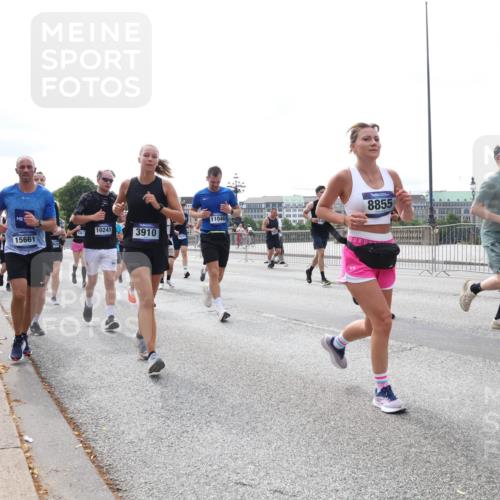 29.06.2025 - hella hamburg halbmarathon Lena Gebhardt http://msf.ph/oto/8316799 29.06.2025 10:22:28 Lombardsbrücke 8855, 16650, 14333, 11046, 10241, 3910, 15661, 1003, 1187, 1419, 1598, 1963, 2009, 2022, 2063, 2294, 2351, 2479, 2514, 2744, 2886, 3050, 3108, 3172, 3430, 3457, 3458, 3511, 3600, 3601, 3768, 3910, 3946, 4113, 4114, 4131, 4366, 4556, 4559, 4829, 4969, 4970, 5079, 5223, 5343, 5798, 5838, 6030, 6048, 6049, 6303, 6307, 6347, 6820, 6826, 6881, 6899, 6977, 7097, 7188, 7190, 7276, 7529, 7794, 7925, 8355, 8431, 8511, 8855, 8860, 8884, 8931, 8954, 9256 meine-sportfotos.de