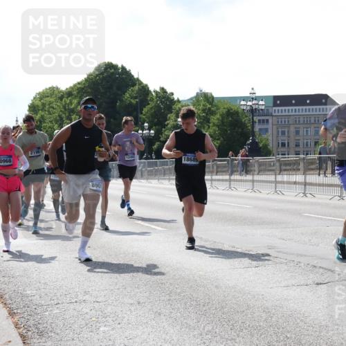 29.06.2025 - hella hamburg halbmarathon Lena Gebhardt http://msf.ph/oto/8316810 29.06.2025 09:47:42 Lombardsbrücke 18159, 10968, 2196, 135, 8901, 18687, 12462, 18689, 1002, 1164, 1217, 1407, 1562, 1910, 1959, 2121, 2196, 2228, 2296, 2404, 2774, 2836, 2851, 3783, 4246, 4602, 4740, 5092, 5923, 5961, 6473, 6915, 7972, 8084, 8366, 8395, 8901, 9171, 9178, 9508, 9944, 10384, 10968, 11019, 11559, 11745, 11806, 12137, 12462, 12704, 12751, 12865, 13029, 13419, 13514, 13798, 13972, 14459, 14601, 14934, 14952, 15261, 15965, 16123, 16964, 17154, 18419 meine-sportfotos.de