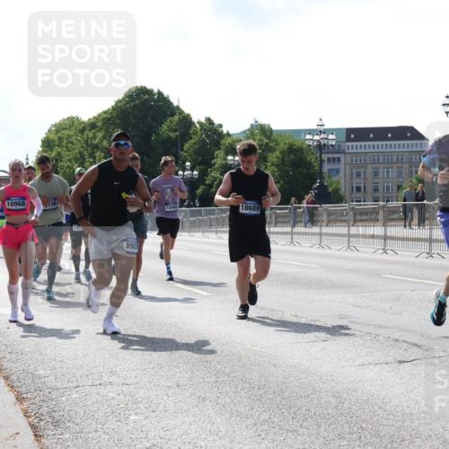 29.06.2025 - hella hamburg halbmarathon Lena Gebhardt http://msf.ph/oto/8316832 29.06.2025 09:47:42 Lombardsbrücke 10968, 196, 135, 8901, 18687, 12462, 18689, 1002, 1164, 1217, 1407, 1562, 1910, 1959, 2121, 2196, 2228, 2296, 2404, 2774, 2836, 2851, 3783, 4246, 4602, 4740, 5092, 5923, 5961, 6473, 6915, 7972, 8084, 8366, 8395, 8901, 9171, 9178, 9508, 9944, 10384, 10968, 11019, 11559, 11745, 11806, 12137, 12462, 12704, 12751, 12865, 13029, 13419, 13514, 13798, 13972, 14459, 14601, 14934, 14952, 15261, 15965, 16123, 16964, 17154, 18419 meine-sportfotos.de
