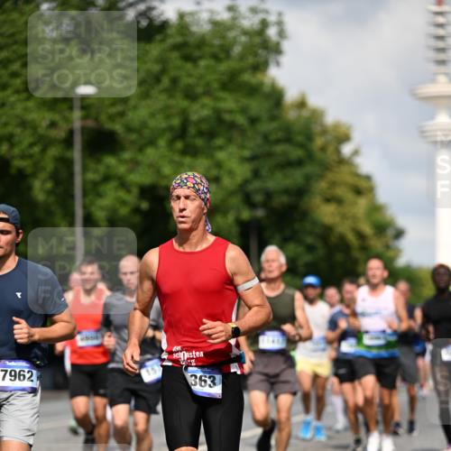 29.06.2025 - hella hamburg halbmarathon Dr. Thomas Lammeyer http://msf.ph/oto/8316864 29.06.2025 09:55:12 Kennedybrücke 1570, 1903, 1920, 1941, 2653, 2972, 3523, 4297, 4759, 4843, 4991, 4999, 5375, 5410, 6490, 7092, 7105, 7363, 7962, 8346, 8359, 8871, 8900, 9114, 9364, 9380, 10319, 10375, 10480, 10669, 11417 meine-sportfotos.de