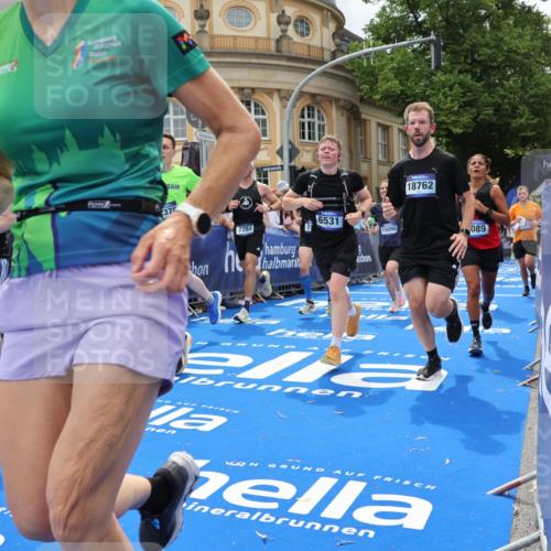 29.06.2025 - hella hamburg halbmarathon Strokosch-Dieckow http://msf.ph/oto/8316917 29.06.2025 10:58:01 Ziel 1200, 1563, 1611, 2025, 3093, 3141, 3575, 4319, 4579, 6531, 6892, 7159, 7189, 8089, 10036, 10408, 11394, 11832, 12378, 12773, 13465, 13666, 14881, 15090, 15189, 15349, 15527, 18762 meine-sportfotos.de