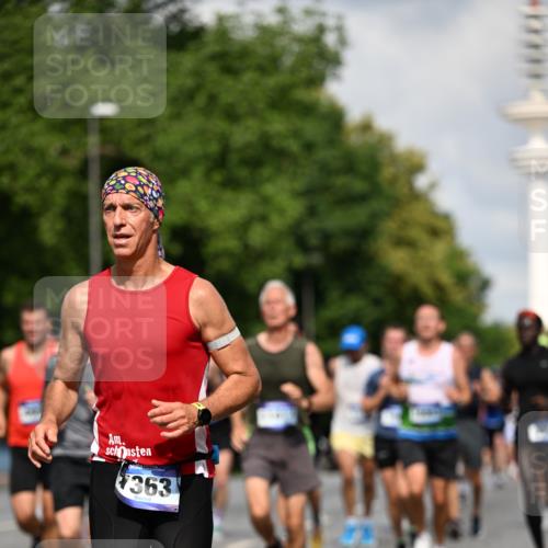 29.06.2025 - hella hamburg halbmarathon Dr. Thomas Lammeyer http://msf.ph/oto/8316989 29.06.2025 09:55:13 Kennedybrücke 1570, 1903, 1920, 1941, 2653, 2880, 3523, 4297, 4843, 4991, 4999, 5014, 5129, 5375, 5410, 6490, 6770, 7092, 7105, 7363, 7962, 8074, 8346, 8359, 8871, 8900, 9114, 9364, 9380, 10319, 10375, 10480, 10669, 11417 meine-sportfotos.de
