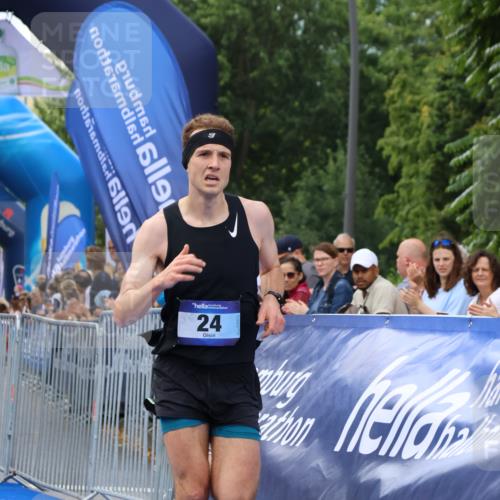 29.06.2025 - hella hamburg halbmarathon Strokosch-Dieckow http://msf.ph/oto/8317023 29.06.2025 10:05:59 Ziel 24 meine-sportfotos.de