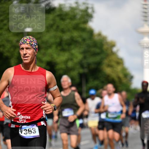 29.06.2025 - hella hamburg halbmarathon Dr. Thomas Lammeyer http://msf.ph/oto/8317049 29.06.2025 09:55:13 Kennedybrücke 1570, 1903, 1920, 1941, 2653, 2880, 3523, 4297, 4843, 4991, 4999, 5014, 5129, 5375, 5410, 6490, 6770, 7092, 7105, 7363, 7962, 8074, 8346, 8359, 8871, 8900, 9114, 9364, 9380, 10319, 10375, 10480, 10669, 11417 meine-sportfotos.de