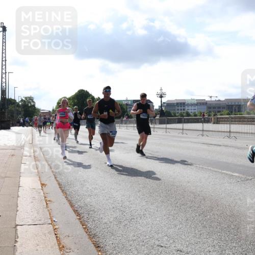 29.06.2025 - hella hamburg halbmarathon Lena Gebhardt http://msf.ph/oto/8317054 29.06.2025 09:47:43 Lombardsbrücke 0968, 2296, 890, 18689, 6687, 1002, 1164, 1217, 1407, 1562, 1910, 1959, 2121, 2196, 2228, 2296, 2404, 2774, 2851, 3783, 4246, 4602, 4740, 5092, 5923, 5961, 6473, 6915, 7972, 8084, 8366, 8395, 8901, 9171, 9178, 9508, 9944, 10384, 10968, 11019, 11559, 11745, 11806, 12137, 12462, 12704, 12751, 12865, 13029, 13419, 13514, 13798, 13972, 14459, 14601, 14934, 14952, 15261, 15965, 16123, 16964, 17154, 18419 meine-sportfotos.de