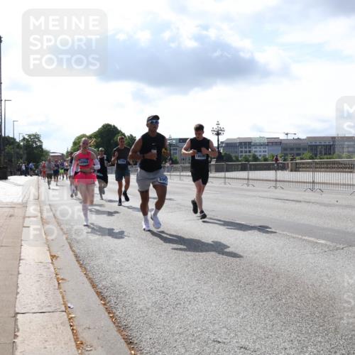 29.06.2025 - hella hamburg halbmarathon Lena Gebhardt http://msf.ph/oto/8317090 29.06.2025 09:47:43 Lombardsbrücke 18689, 10968, 2296, 18687, 1002, 1164, 1217, 1407, 1562, 1910, 1959, 2121, 2196, 2228, 2296, 2404, 2774, 2851, 3783, 4246, 4602, 4740, 5092, 5923, 5961, 6473, 6915, 7972, 8084, 8366, 8395, 8901, 9171, 9178, 9508, 9944, 10384, 10968, 11019, 11559, 11745, 11806, 12137, 12462, 12704, 12751, 12865, 13029, 13419, 13514, 13798, 13972, 14459, 14601, 14934, 14952, 15261, 15965, 16123, 16964, 17154, 18419 meine-sportfotos.de