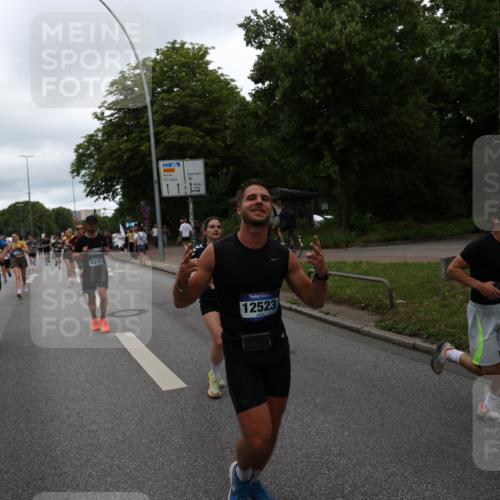 29.06.2025 - hella hamburg halbmarathon Yannick Fuchs http://msf.ph/oto/8317093 29.06.2025 10:50:49 20KM 1485, 1583, 1955, 2034, 2282, 2417, 2676, 3413, 3435, 3836, 4167, 4940, 5033, 5418, 5492, 6272, 6399, 6416, 6835, 7716, 8393, 8542, 8652, 8669, 8825, 9488, 9577, 9727, 9820, 9907, 9934, 10133, 10212, 11043, 11083, 11212, 11590, 11612, 12014, 12348, 12440, 12523, 13394, 13666, 13750, 13863, 14139, 14369, 14678, 15097, 15145, 15431, 15695, 15712, 15726, 16113, 16257, 16261, 16470, 16634, 16830, 16909, 17160, 17617, 17779, 17828, 18208, 18652, 18719, 19091, 19184 meine-sportfotos.de