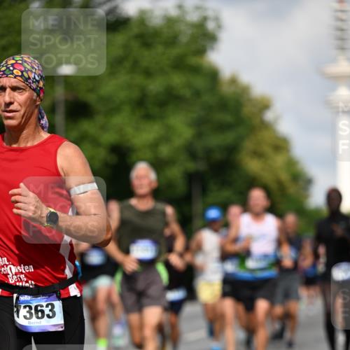 29.06.2025 - hella hamburg halbmarathon Dr. Thomas Lammeyer http://msf.ph/oto/8317101 29.06.2025 09:55:14 Kennedybrücke 1570, 1903, 1920, 1941, 2653, 2880, 3523, 4297, 4843, 4991, 4999, 5014, 5129, 5375, 5410, 6490, 6770, 7092, 7105, 7363, 7962, 8074, 8346, 8359, 8871, 8900, 9114, 9358, 9364, 9380, 10319, 10375, 10480, 10669, 11417 meine-sportfotos.de